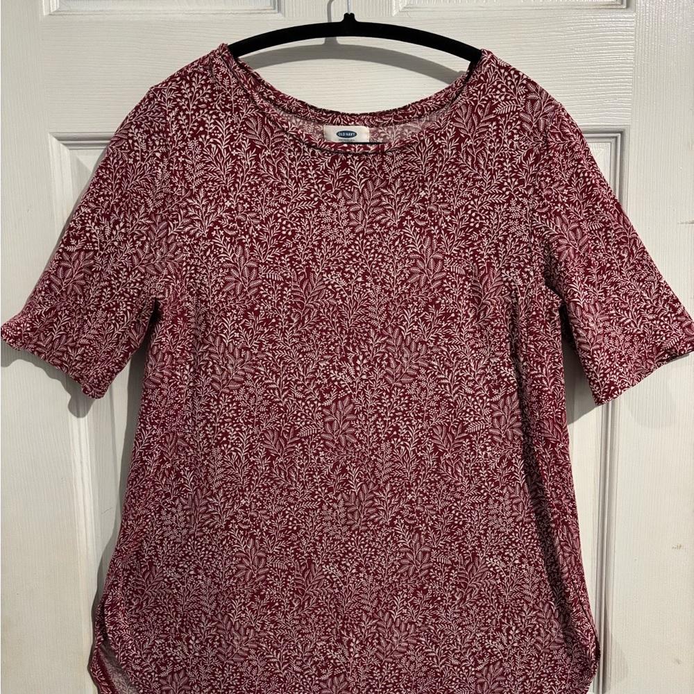 Old Navy Women's Red Patterned Top size small